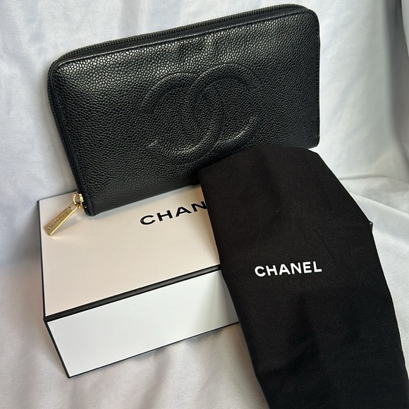 CHANEL VINTAGE 2000 CC BLACK CAVIAR LONG ZIPPY WALLET/GOLD HRDWR GOOD COND/ITALY - Picture 2 of 12